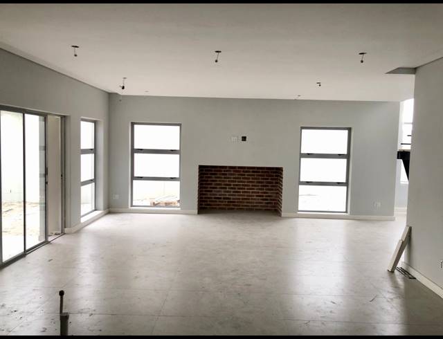4 BEDROOM HOUSE FOR SALE IN SANDOWN